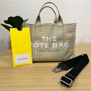 Marc Jacobs “The Medium Tote Bag” in Beige